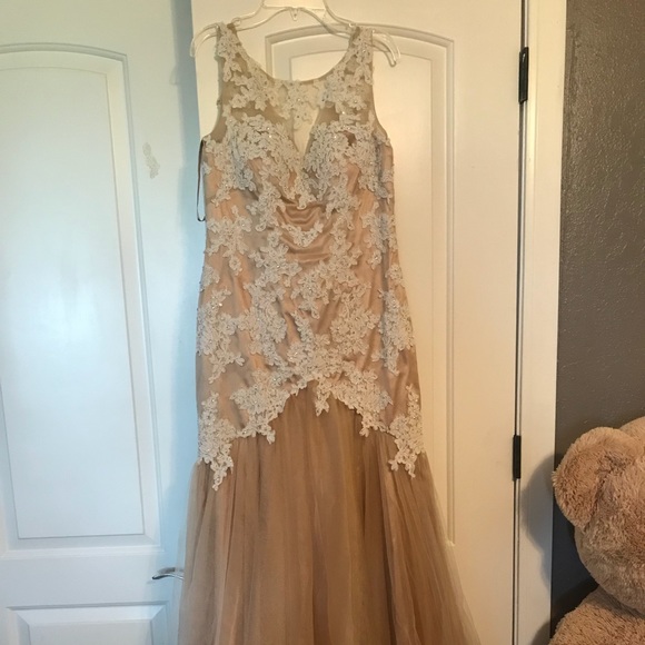 Prom dress - Picture 1 of 1